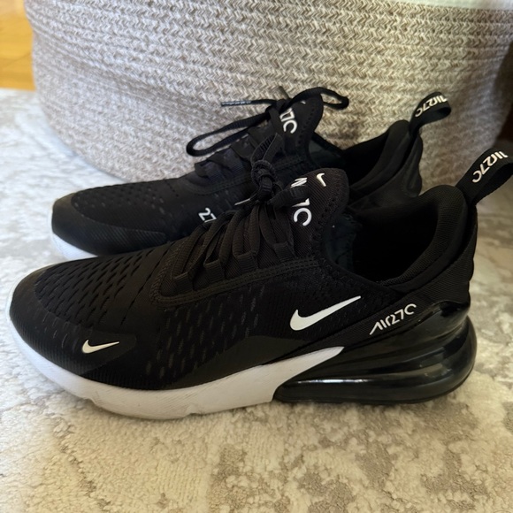 Nike Air Max 270 Black and White Sneakers - Picture 1 of 5